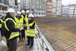 Una delegación del Concello supervisa las obras del nuevo mercado de Monte Alto