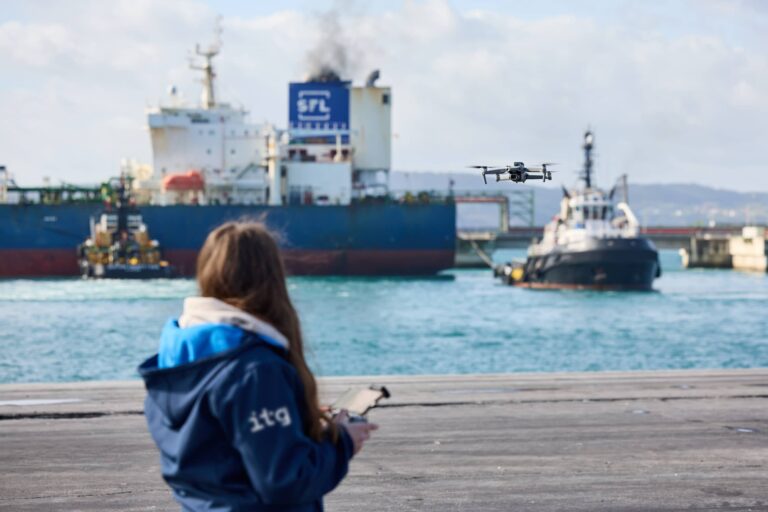 Un dron volando de la mano de ITG