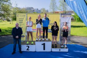 Imagen del podium de la Volta a Oza