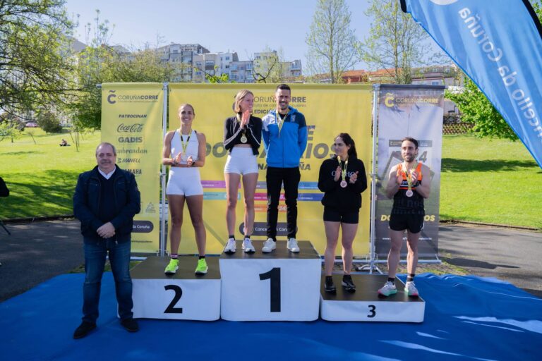 Imagen del podium de la Volta a Oza