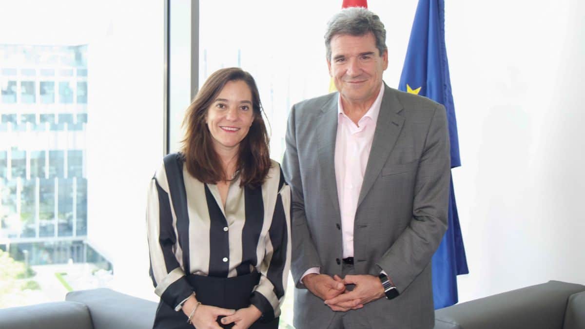 Inés REy y el ministro Escrivá se reunieron para hablar de la AESIA