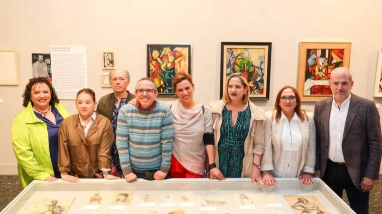 A Coruña rinde homenaje al pintor Cheché Martín con la exposición 'A Vida nun Trazo'