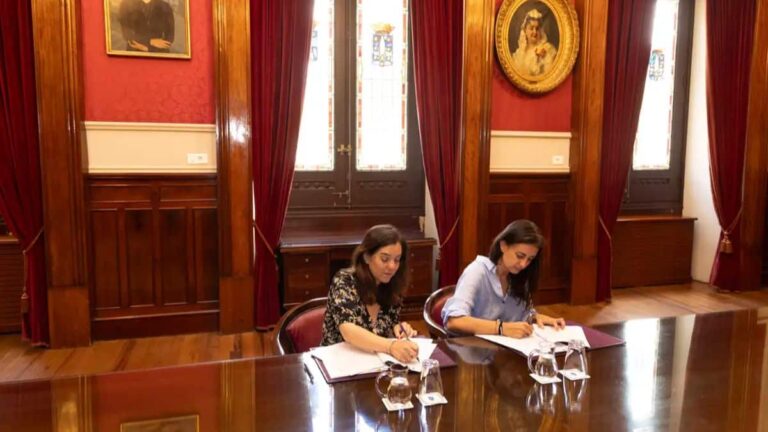 El Concello da Coruña firma tres convenios con un valor de 85.000 euros con ADAFAD para combatir las adicciones en los jóvenes