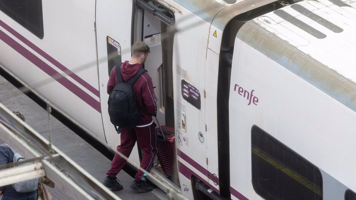Renfe modifica la salida del primer Regional Vigo-A Coruña