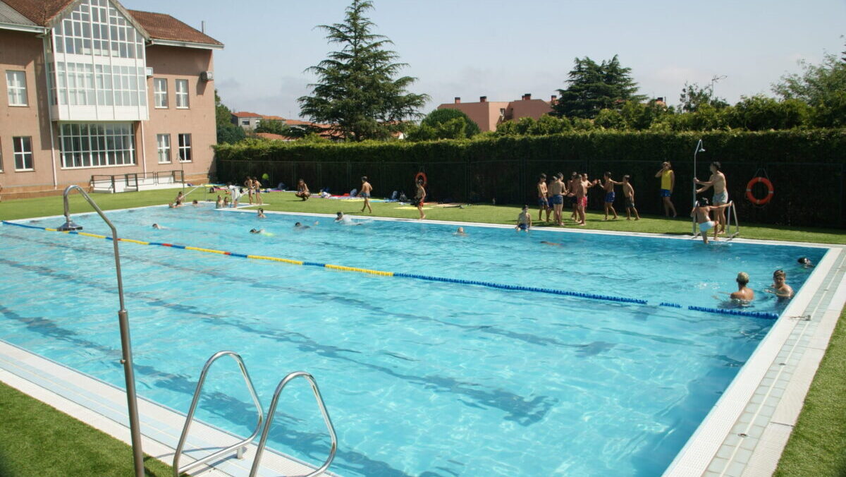 Carral inaugura la temporada de verano con la apertura de la piscina municipal