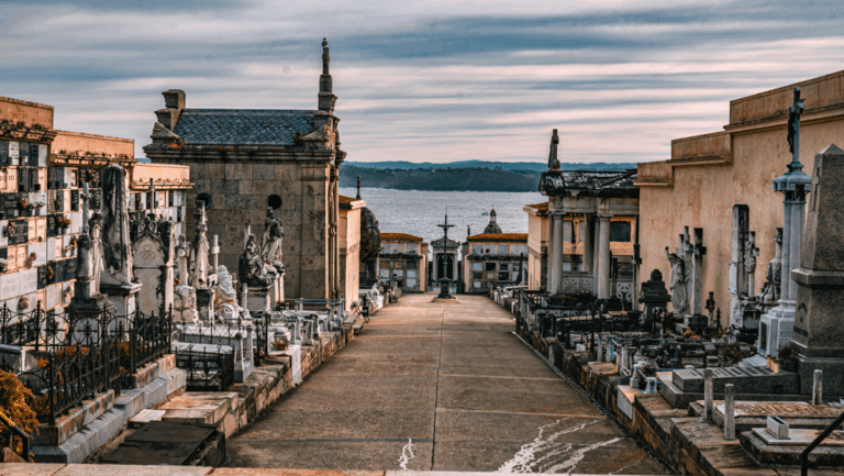 Coruña horario cementerios