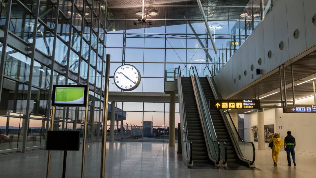 El aeropuerto de Santiago reabre tras 35 días de obras y estrena nuevas conexiones internacionales