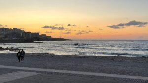 mujer olas Riazor